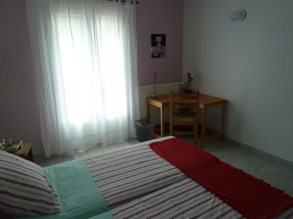 Gite Des Monges Sisteron Habitación foto